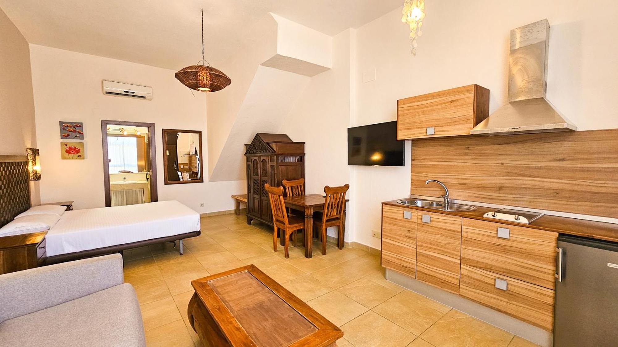 Zahara Sol Y By Qhotels