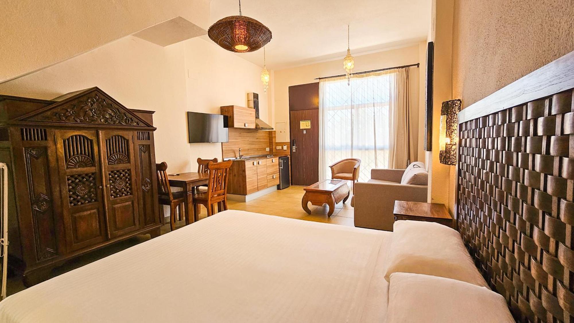 Zahara Sol Y By Qhotels *