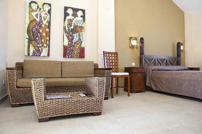 Zahara Sol Y By Qhotels