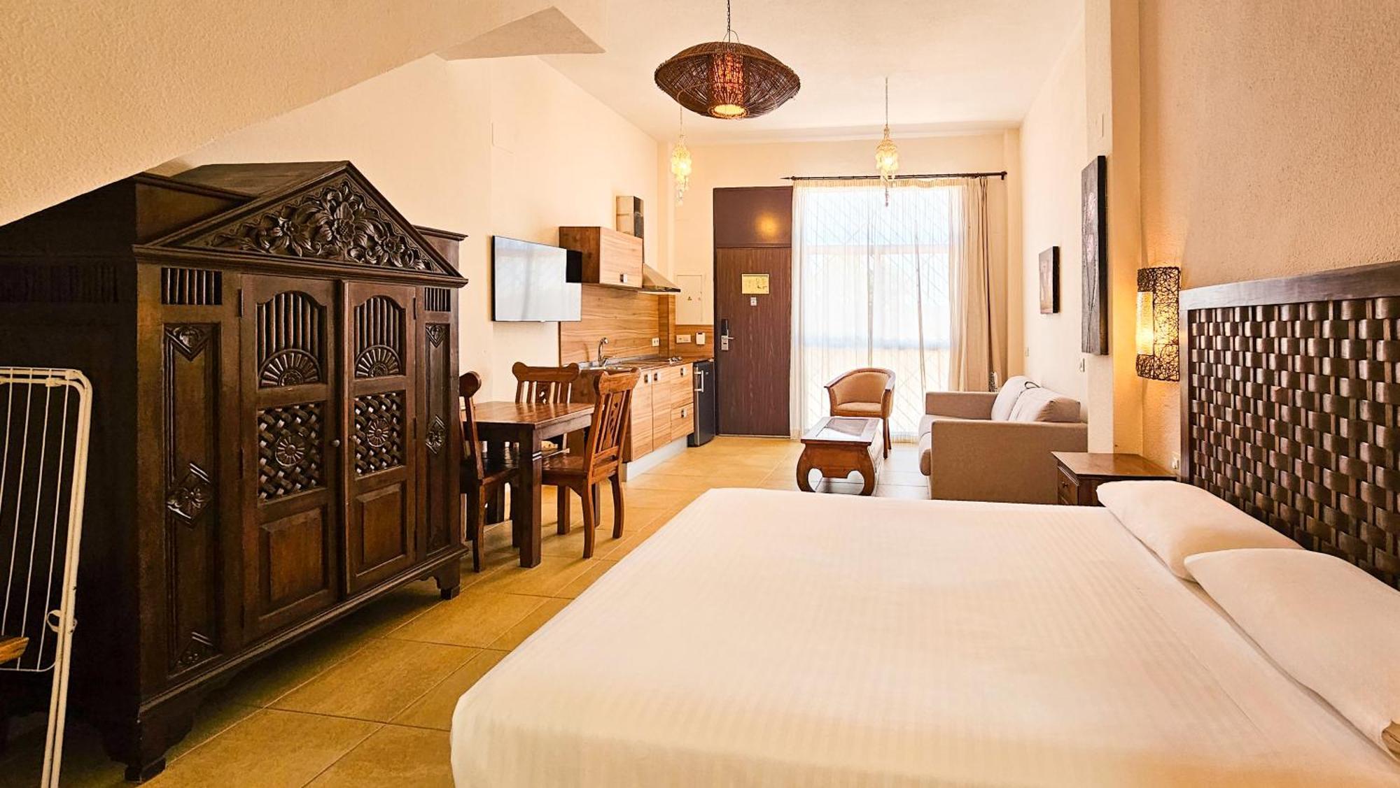 Zahara Sol Y By Qhotels