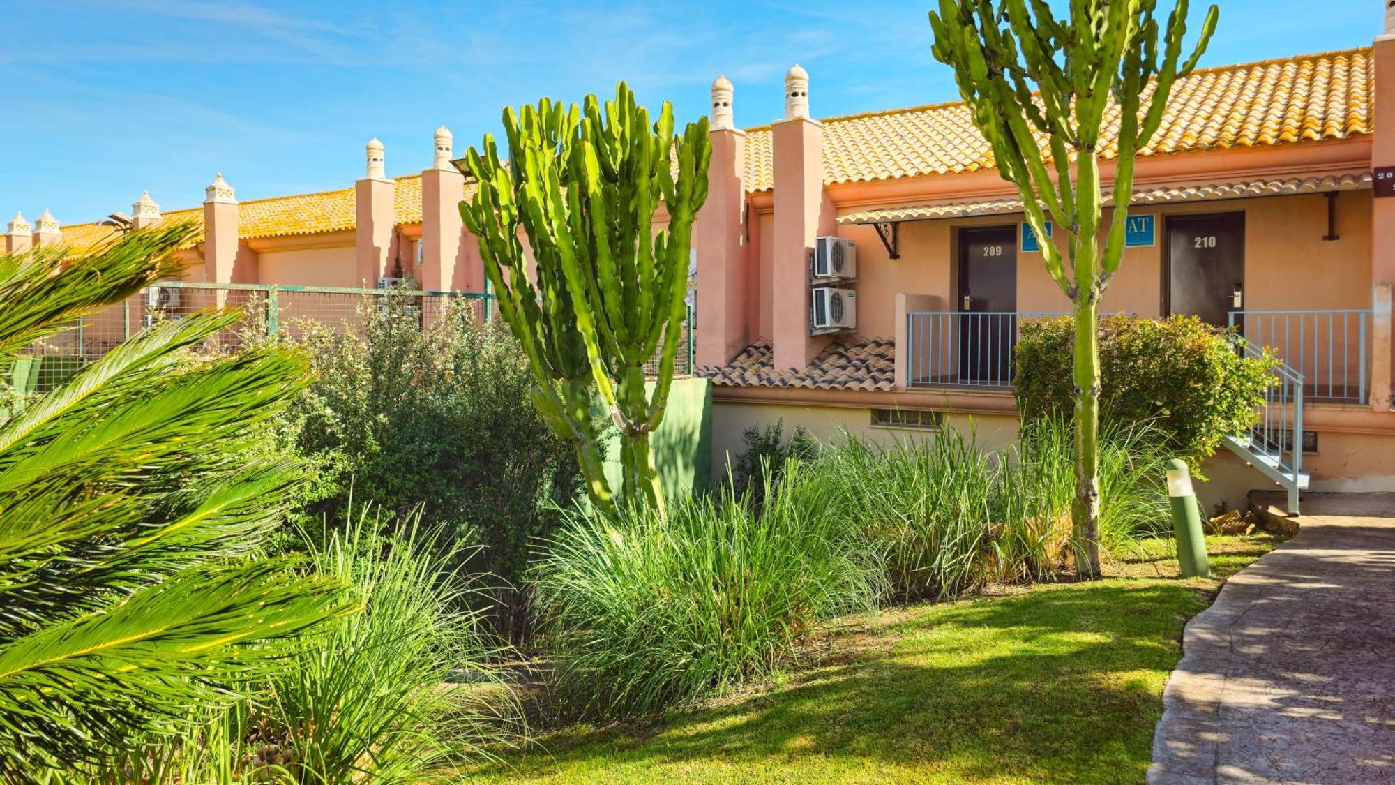 Zahara Sol Y By Qhotels